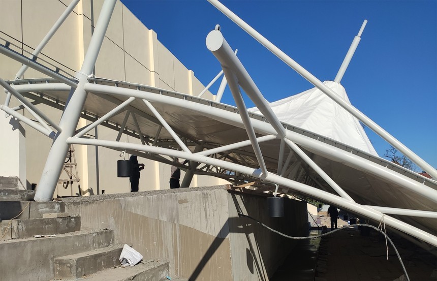 南苑看臺膜結(jié)構(gòu)安裝