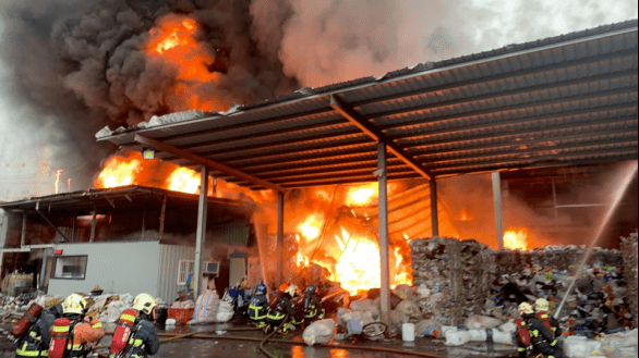 工業(yè)建筑火災(zāi)應(yīng)急預(yù)案案例，工業(yè)建筑火災(zāi)應(yīng)急預(yù)案，[具體案例名稱]的實戰(zhàn)剖析與 行業(yè)新聞 第3張